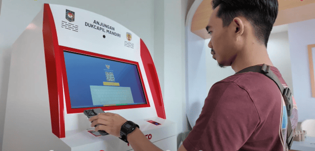 Disdukcapil HST Jadi Pelopor Layanan Digital di Banua Enam dengan Anjungan Dukcapil Mandiri ROBICO