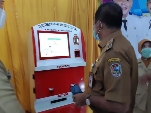 Pemkab Karanganyar Jawab Tantangan Pandemi dengan Anjungan Dukcapil Mandiri ROBICO