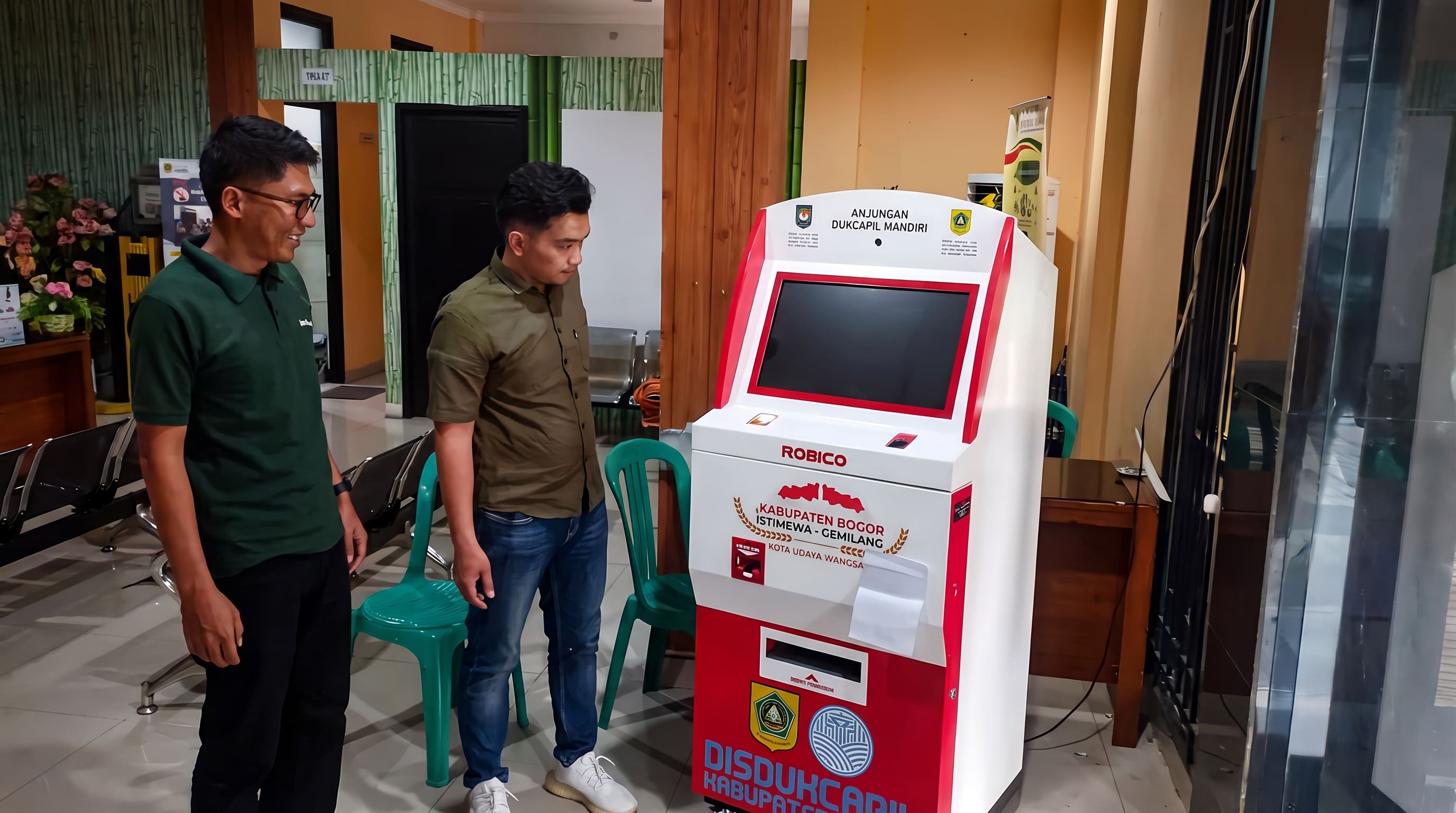 Sinergi Pengadaan Kiosk TKDN: Solusi Desentralisasi Layanan Adminduk Disdukcapil Bogor